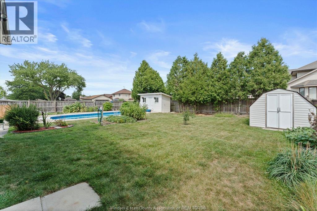 2402 St. Alphonse AVENUE - 32