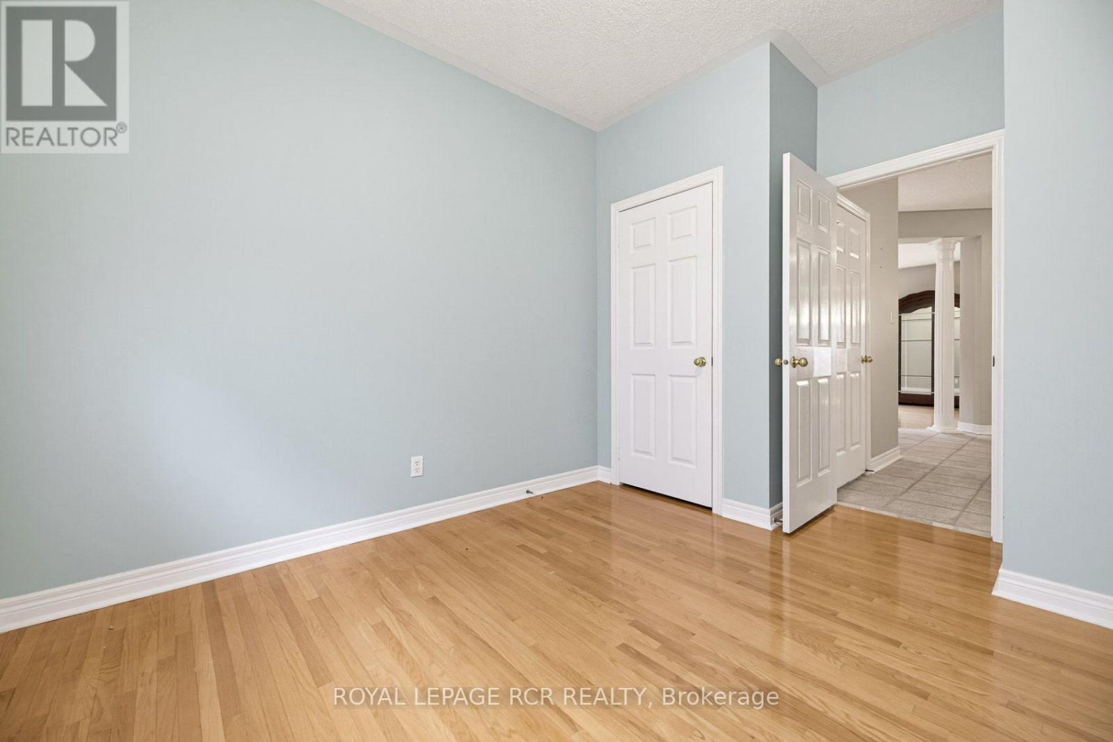 20 KIRKWOOD CRESCENT - 20