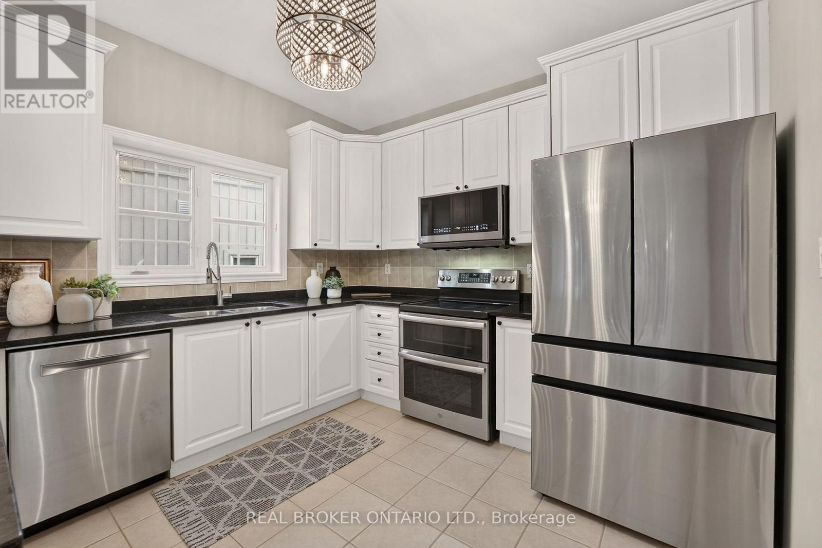 60 MEADOWGLEN BOULEVARD - 15