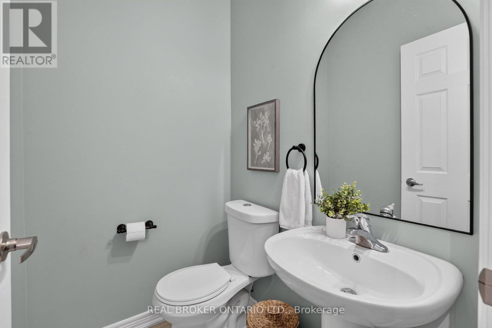 60 MEADOWGLEN BOULEVARD - 23