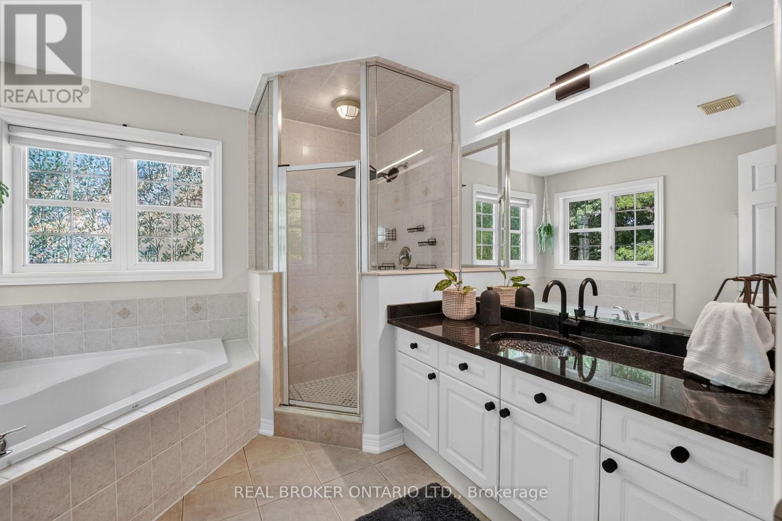 60 MEADOWGLEN BOULEVARD - Image 28