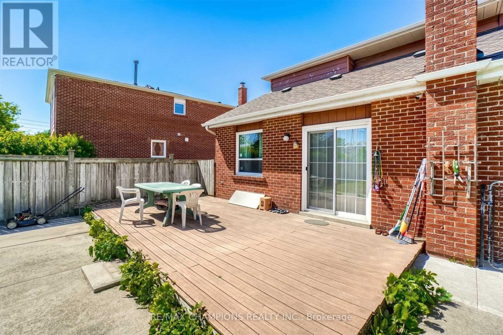 60 BANTING CRESCENT - 24