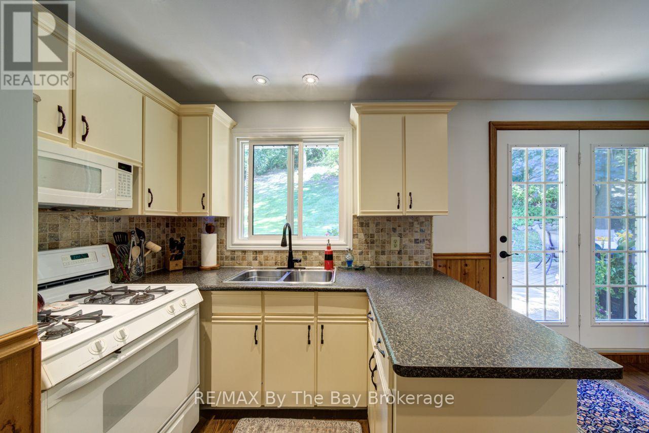 50 HILLTOP COURT - 10