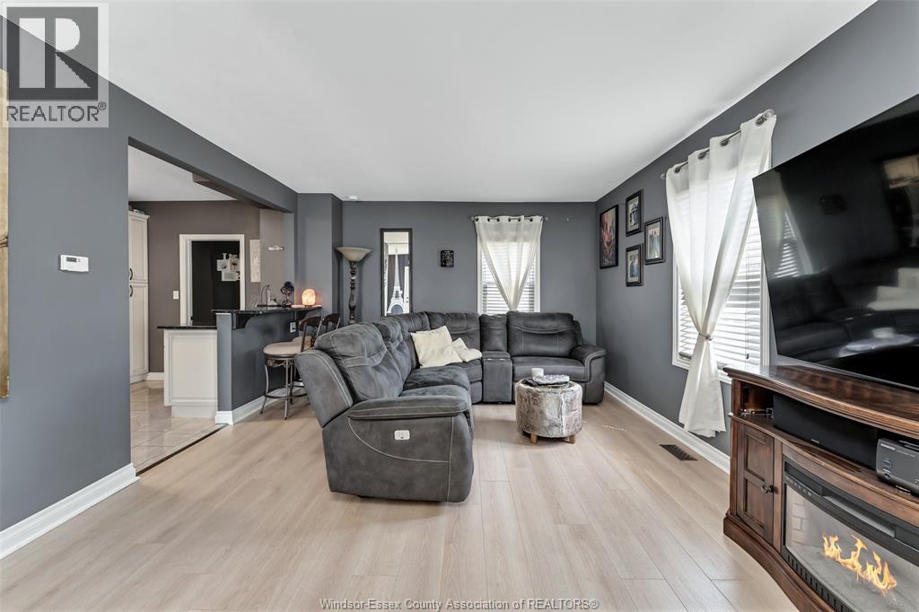 858 LESPERANCE - 16