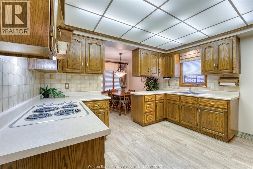 1709 GLADSTONE AVENUE - 11