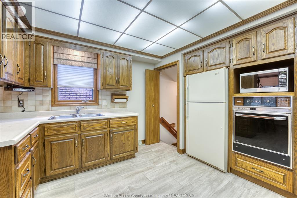 1709 GLADSTONE AVENUE - 12