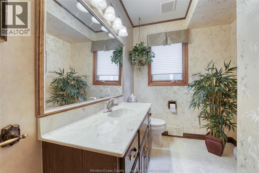 1709 GLADSTONE AVENUE - 17