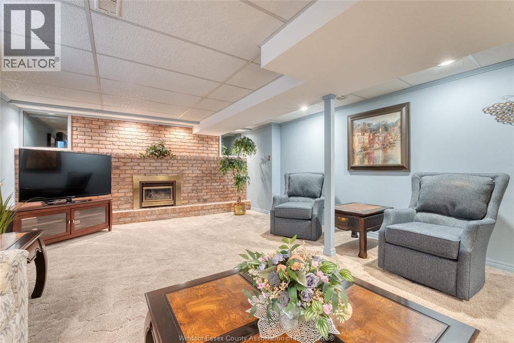 1709 GLADSTONE AVENUE - 23