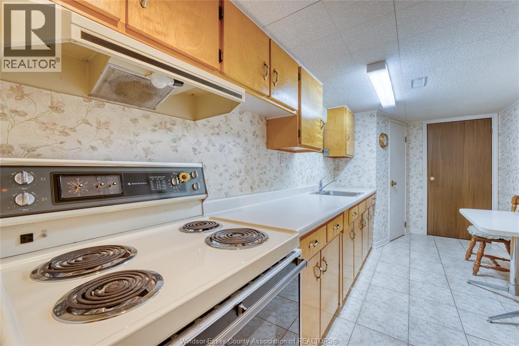 1709 GLADSTONE AVENUE - 27
