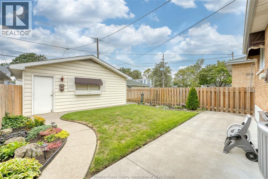 1709 GLADSTONE AVENUE - 32
