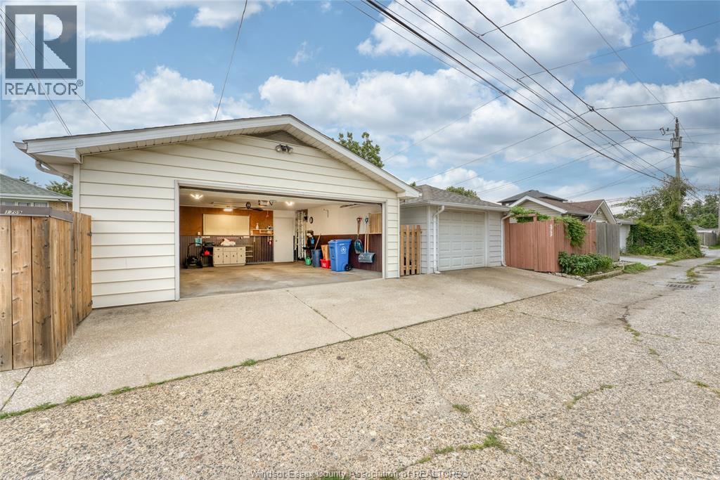 1709 GLADSTONE AVENUE - 35