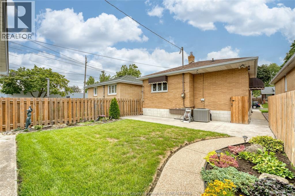 1709 GLADSTONE AVENUE - 39