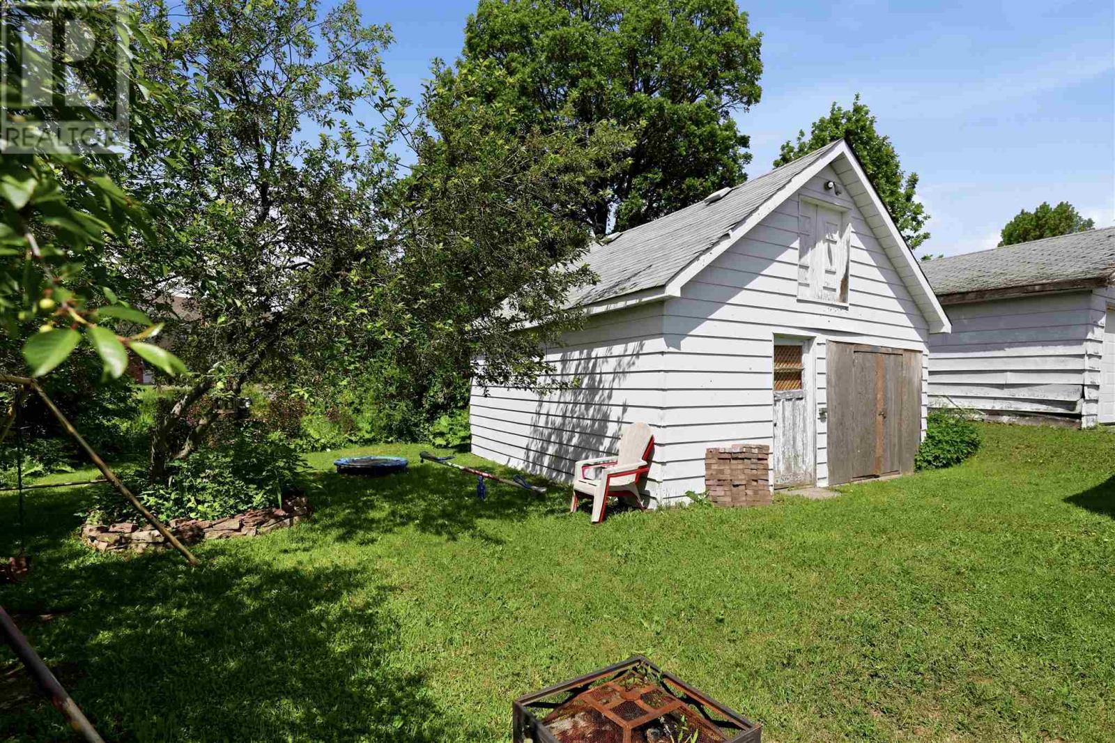 63 Elmwood AVE - 37