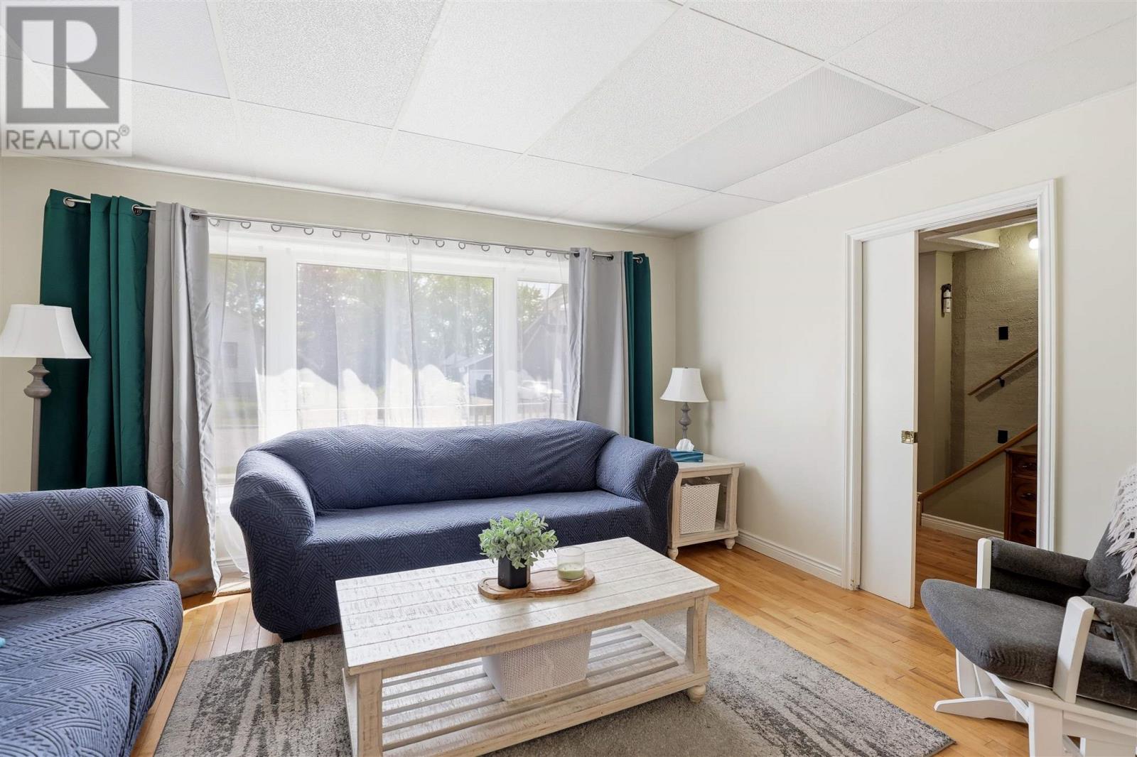63 Elmwood AVE - 4