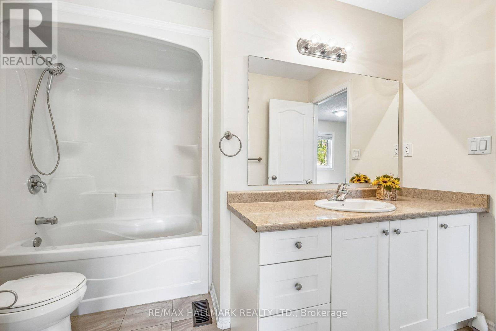 24 MARKHAM TRAIL - Image 20
