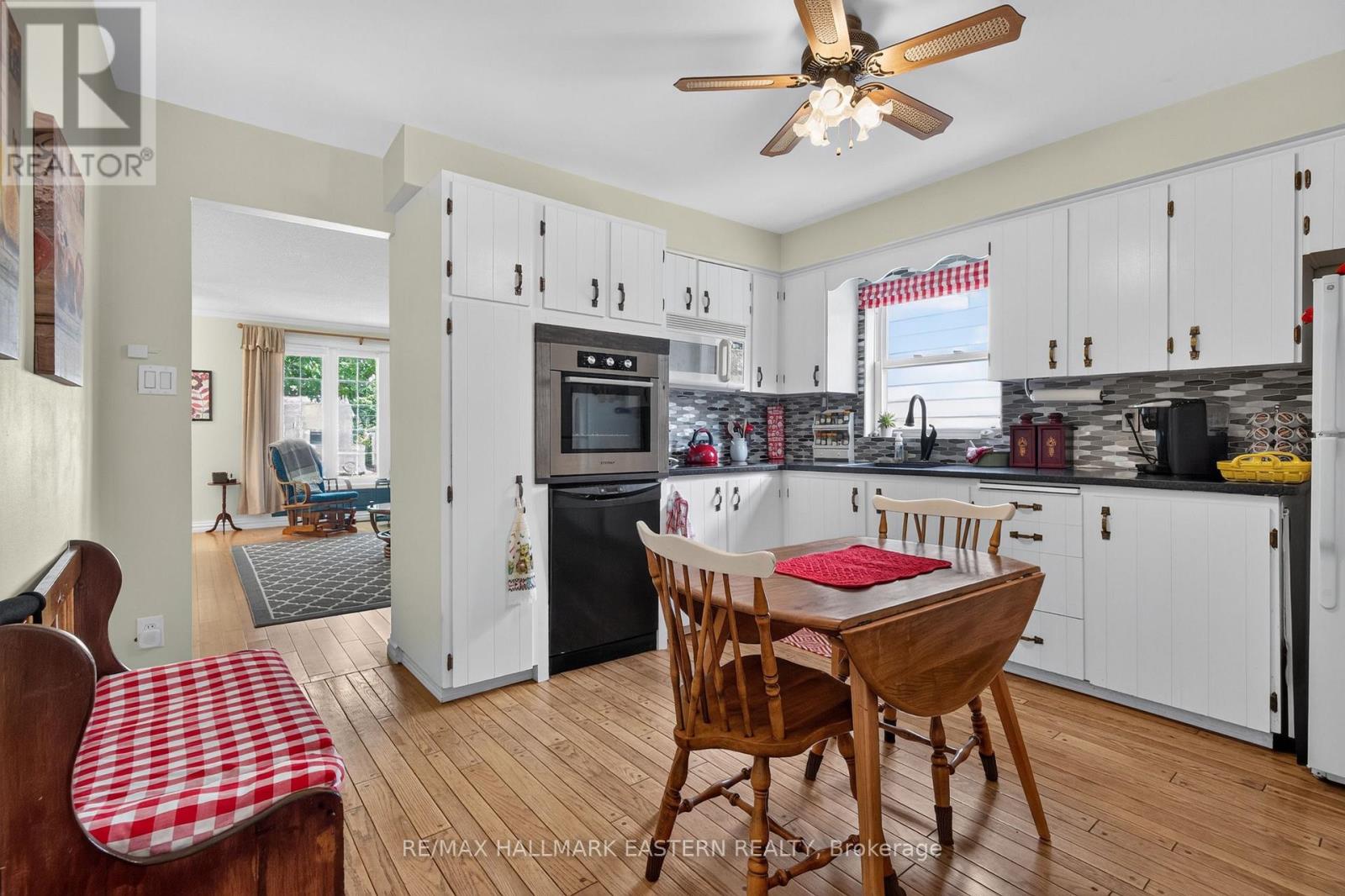 501 GLENGARRY AVENUE - 11