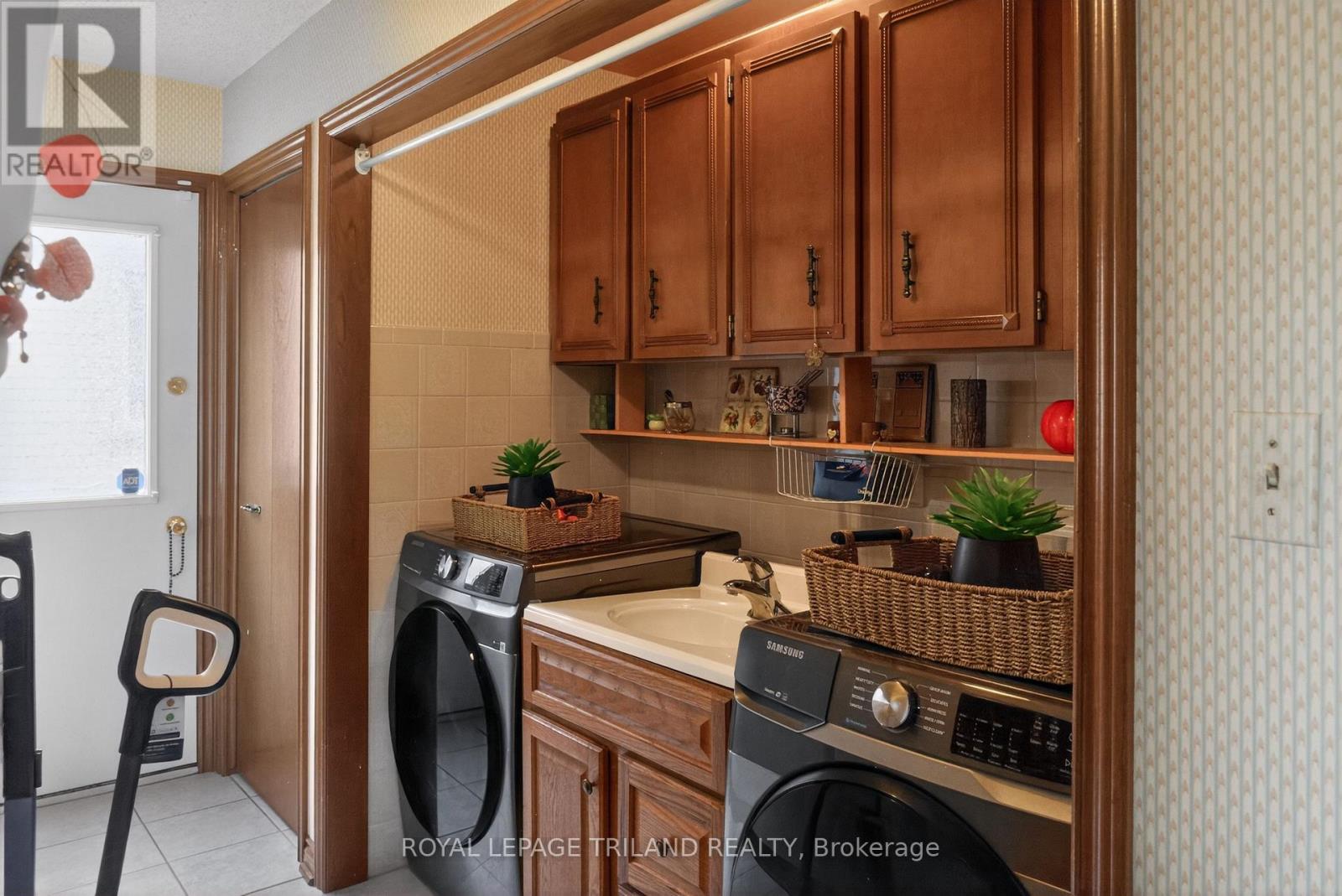 112 CLARENDON CRESCENT - Image 13