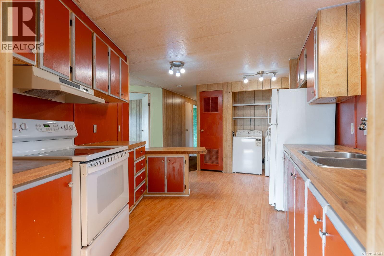 #18 158 Cooper Rd - 20