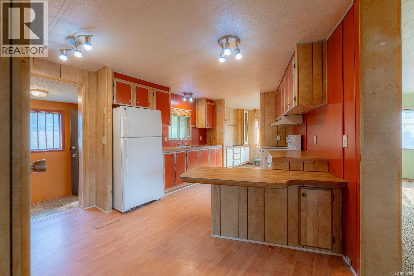 #18 158 Cooper Rd - 24