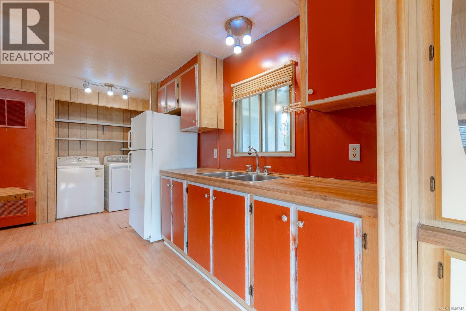 #18 158 Cooper Rd - 22