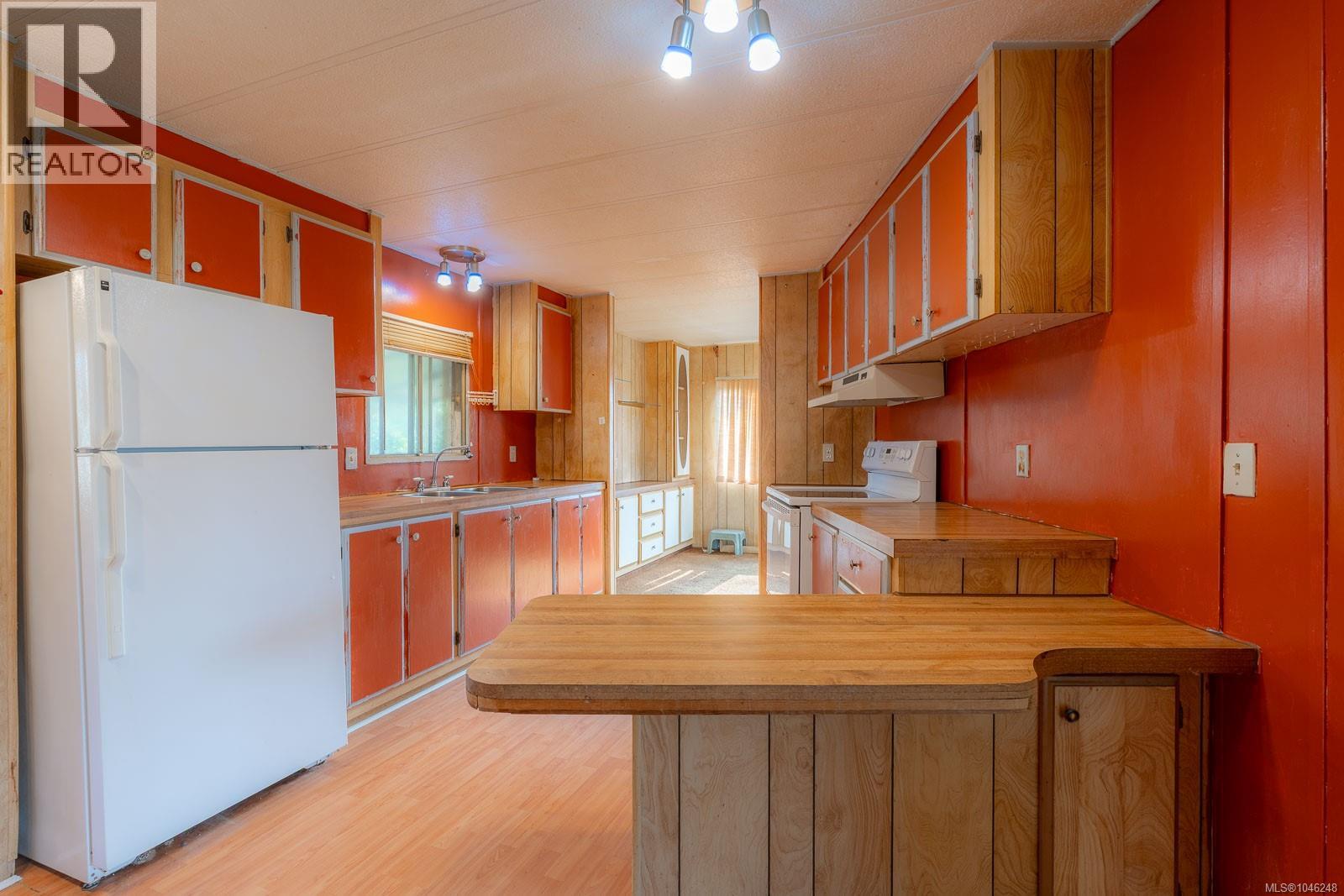 #18 158 Cooper Rd - 23