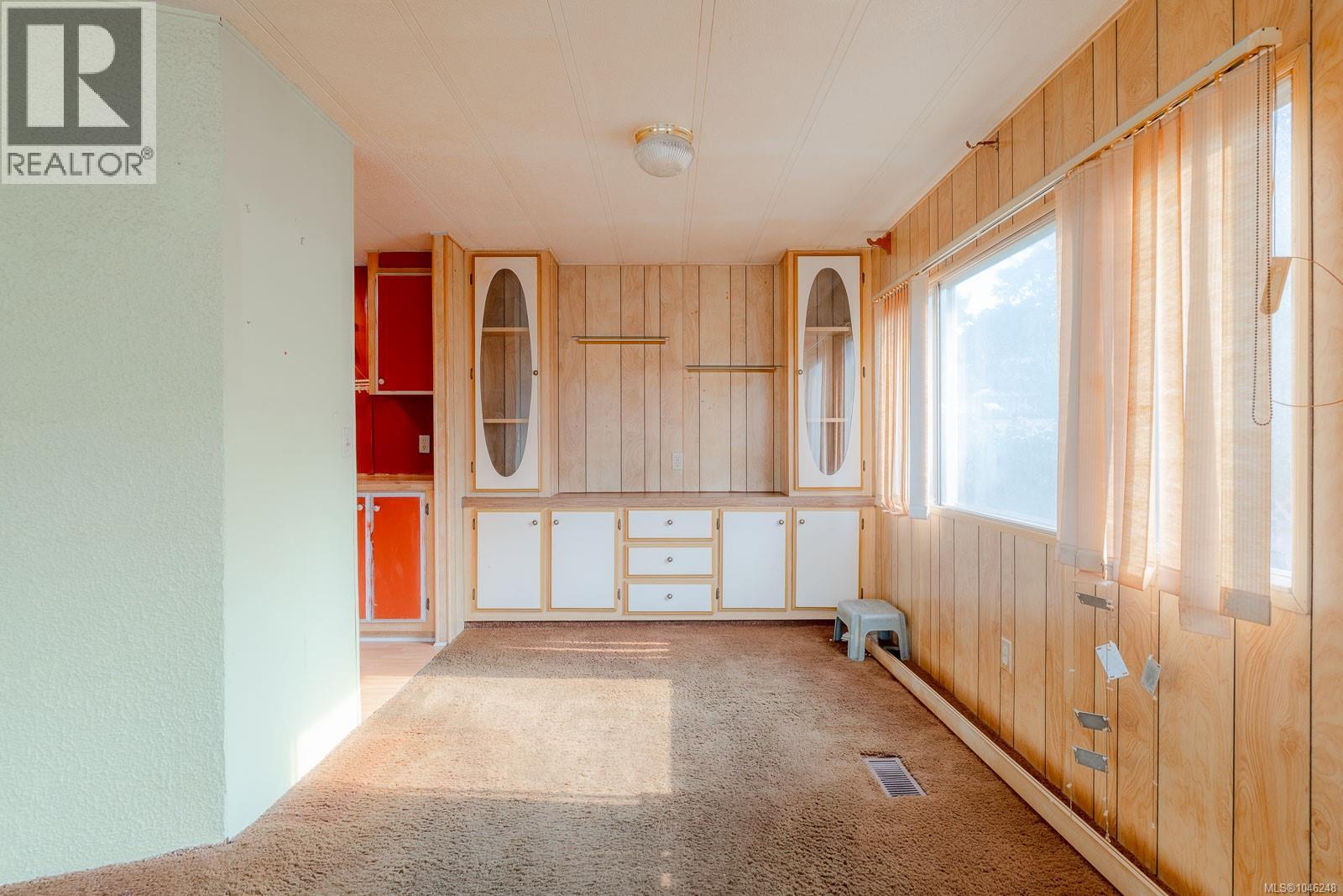 #18 158 Cooper Rd - 17