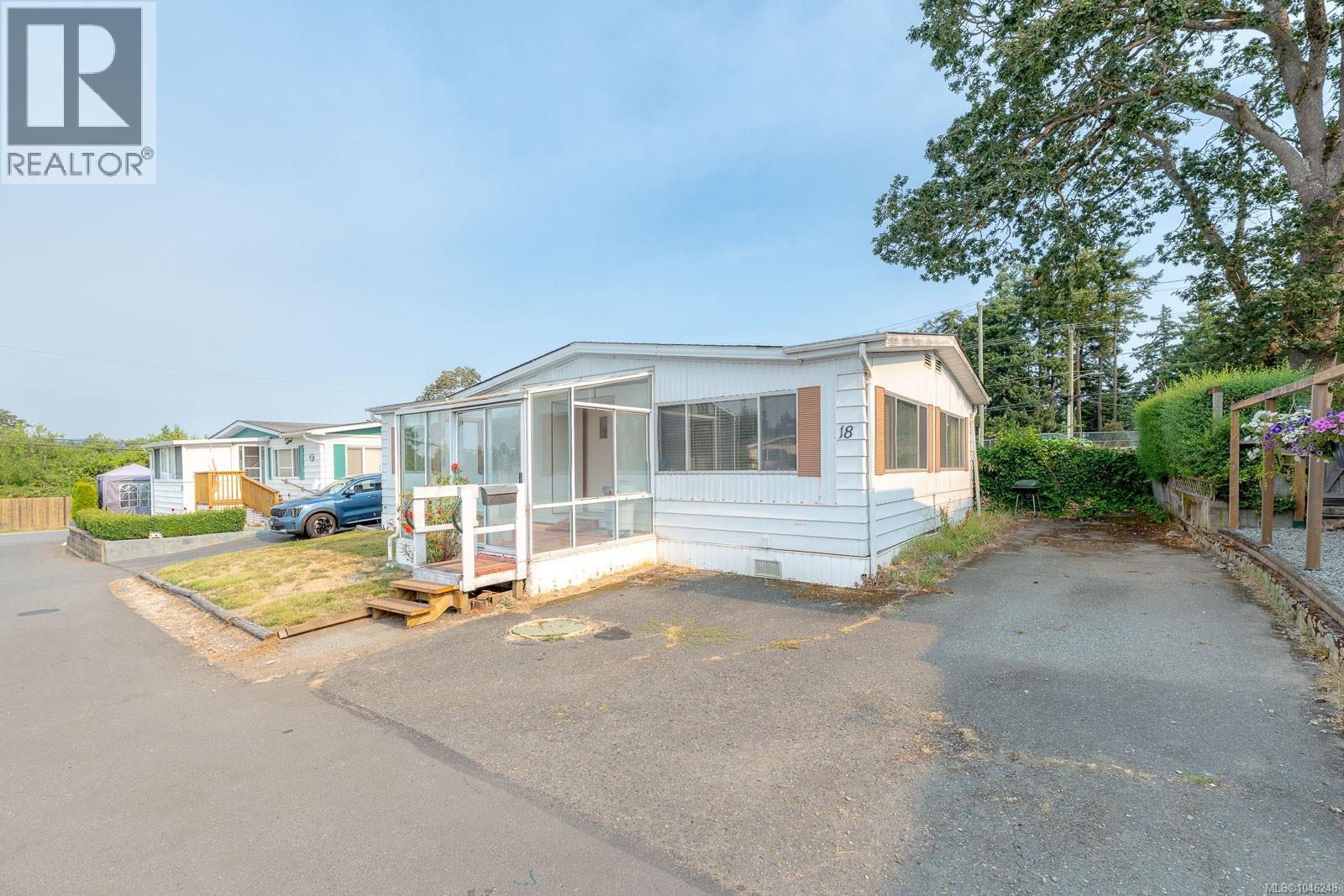 #18 158 Cooper Rd - 3