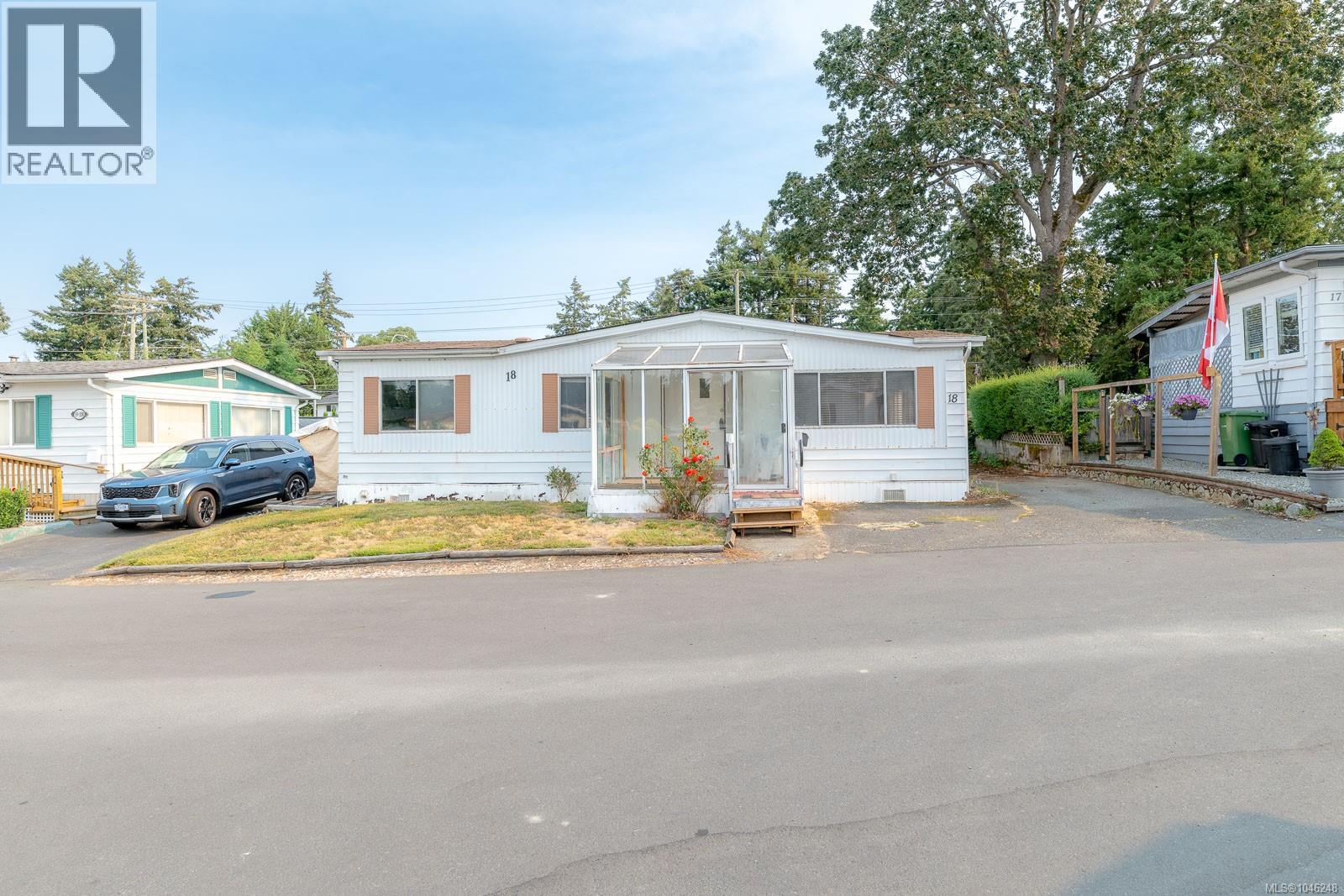 #18 158 Cooper Rd - 32