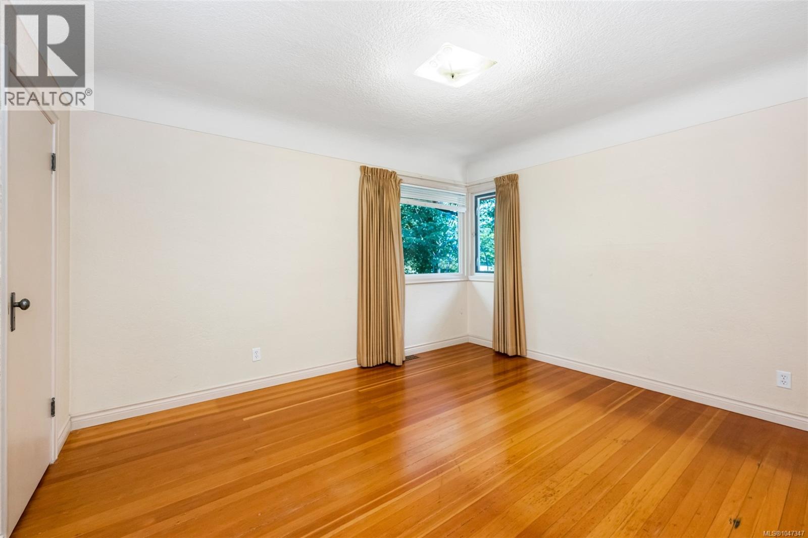6182 Grieve Rd - Image 35