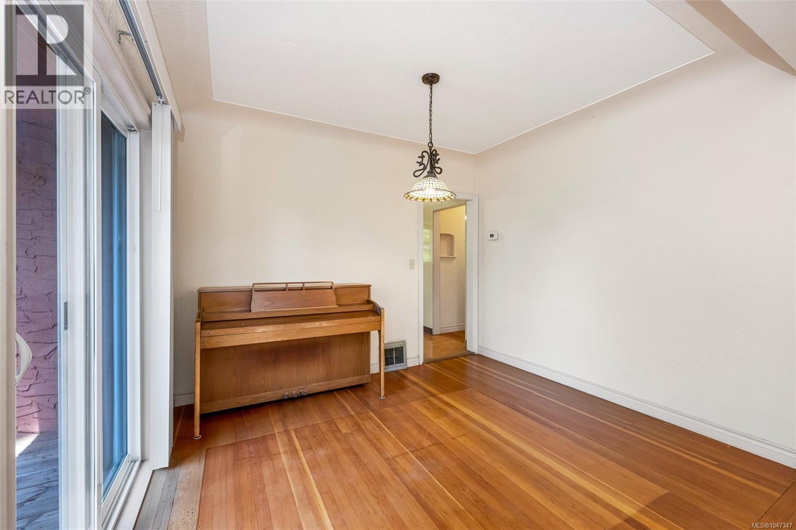6182 Grieve Rd - Image 33