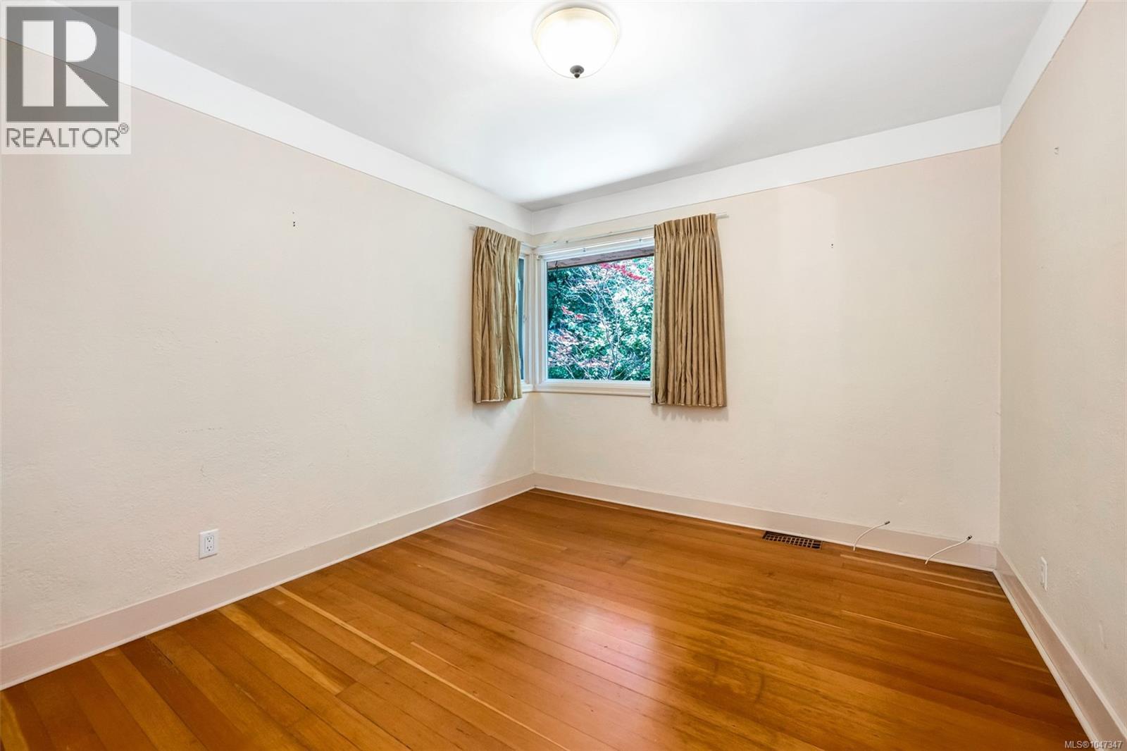 6182 Grieve Rd - Image 38