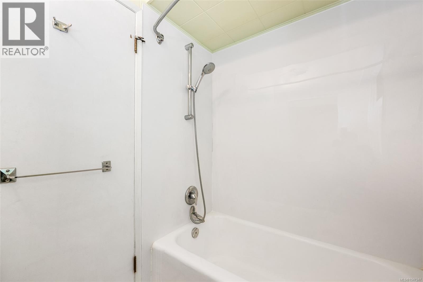 6182 Grieve Rd - Image 42