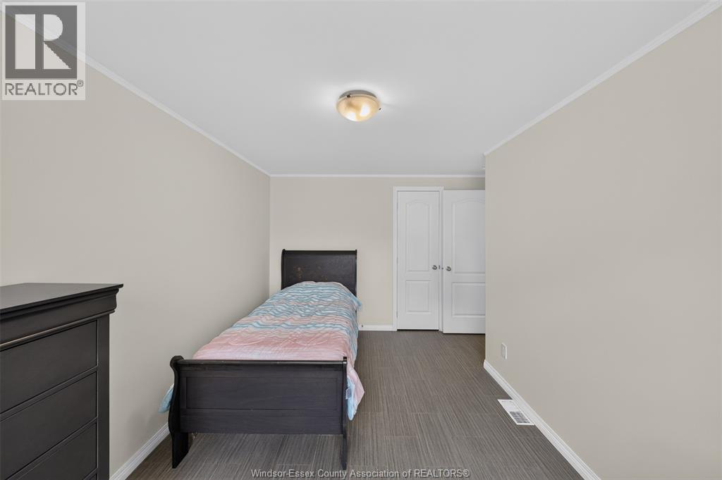 122 STEVEN COURT - 21
