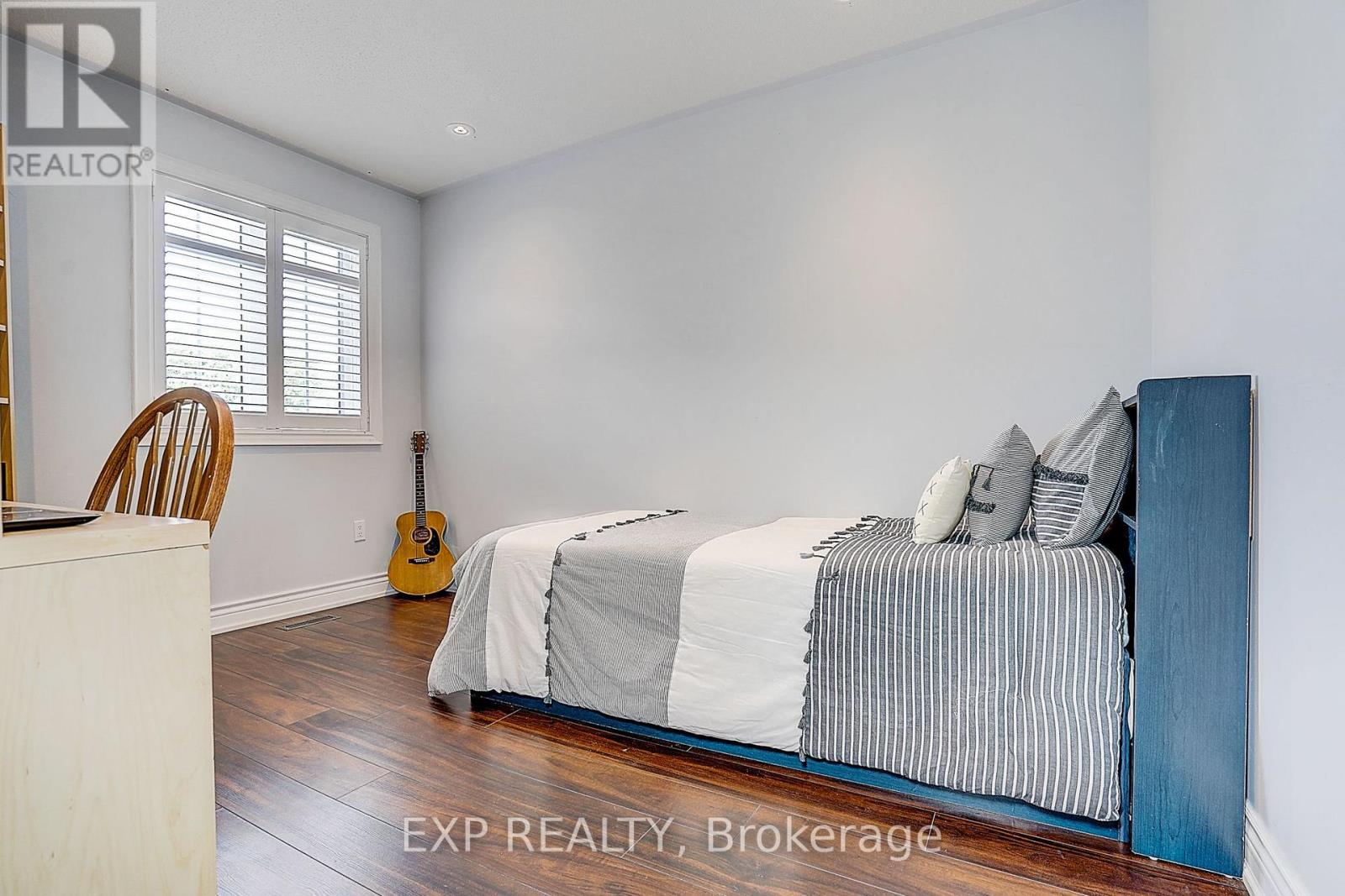 626 WALPOLE CRESCENT - 22