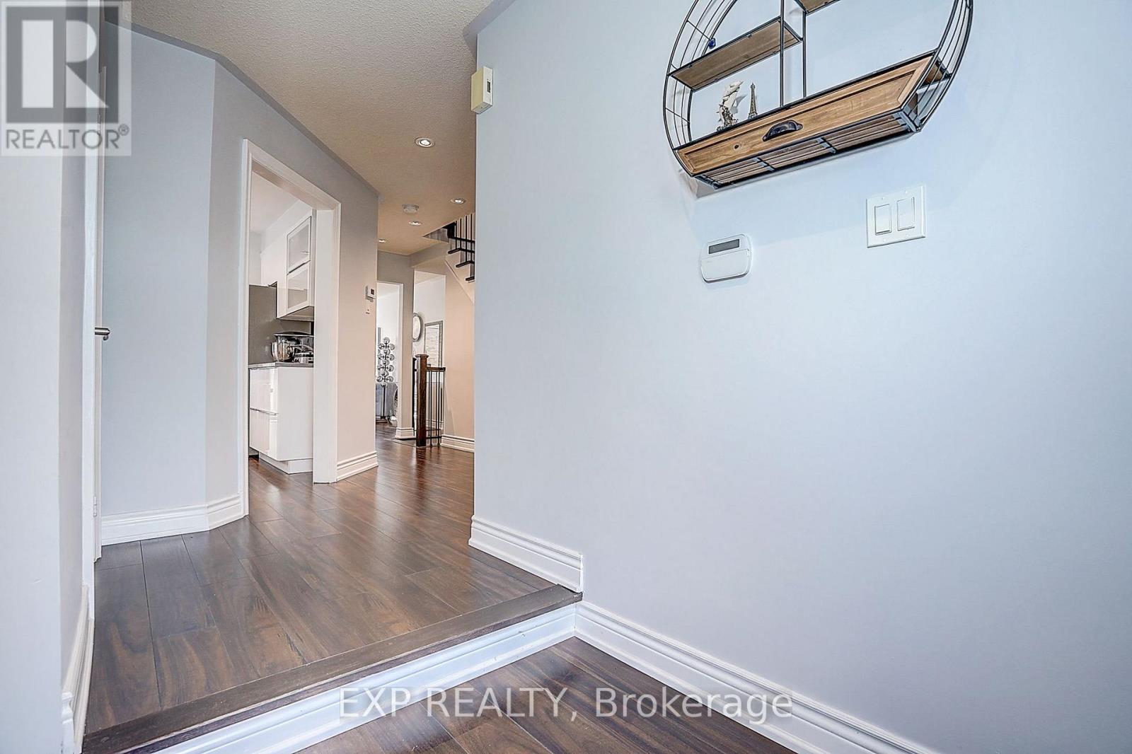 626 WALPOLE CRESCENT - 5