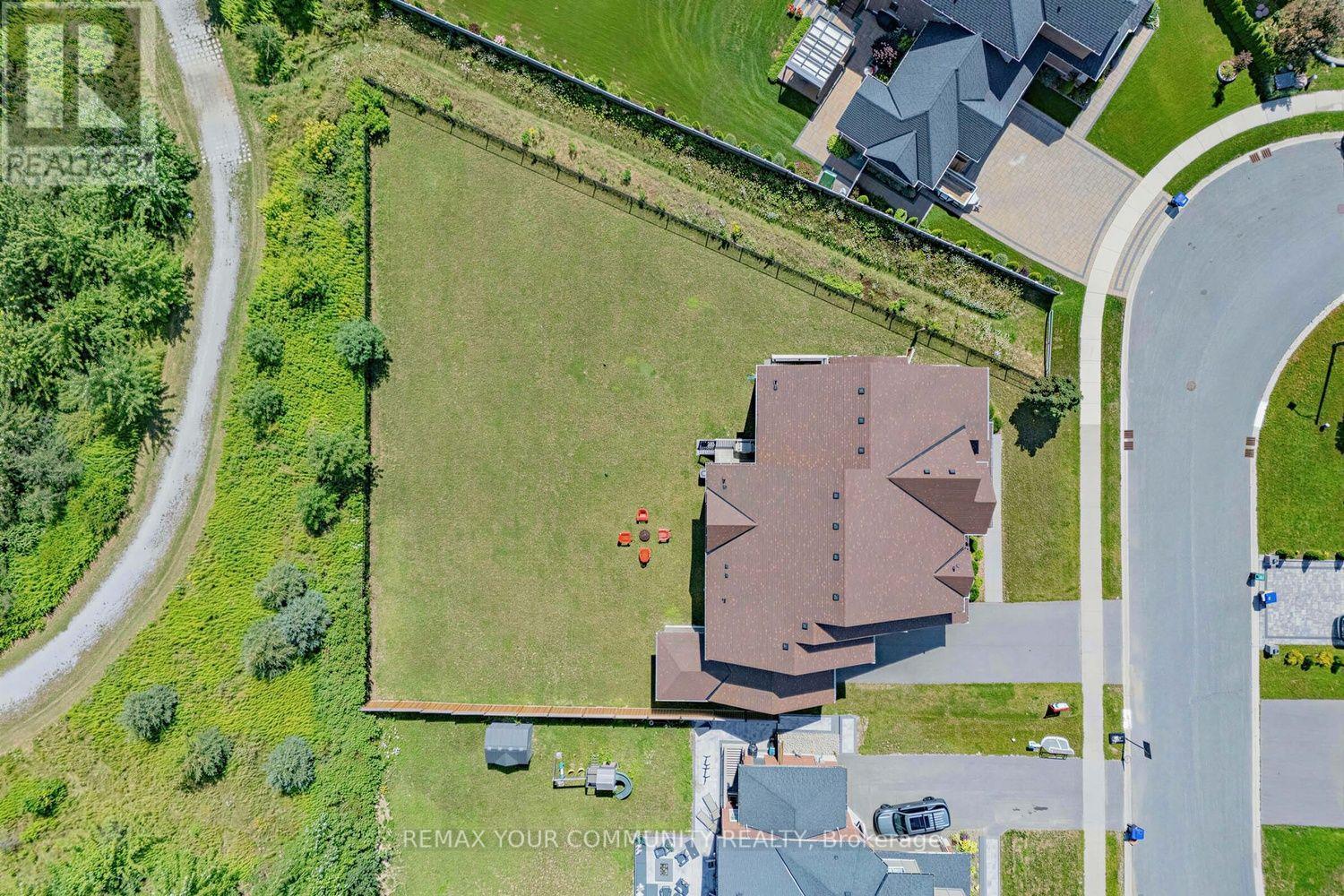 19 REDMOND CRESCENT - Image 4