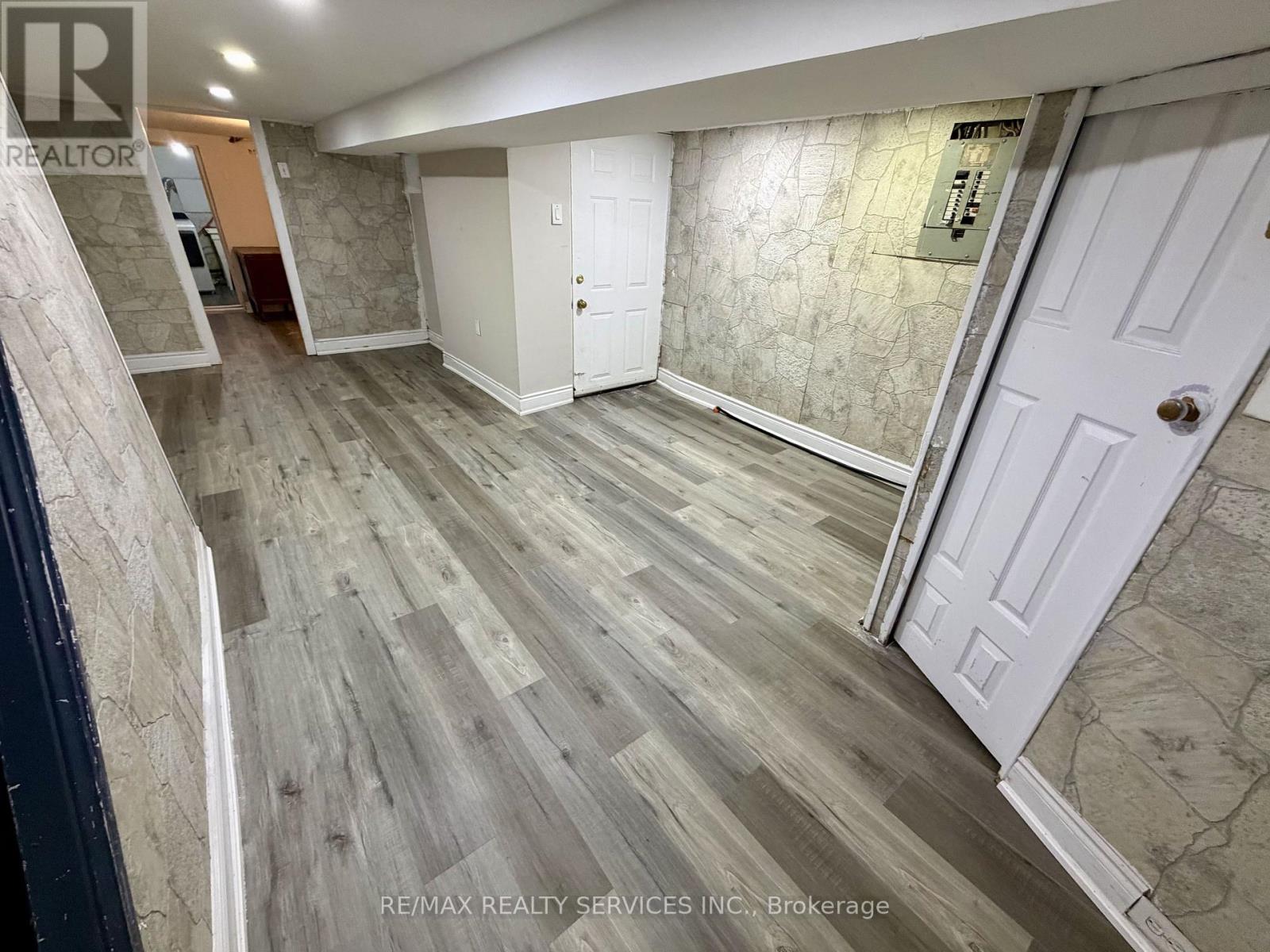 1147 DUFFERIN STREET - 37