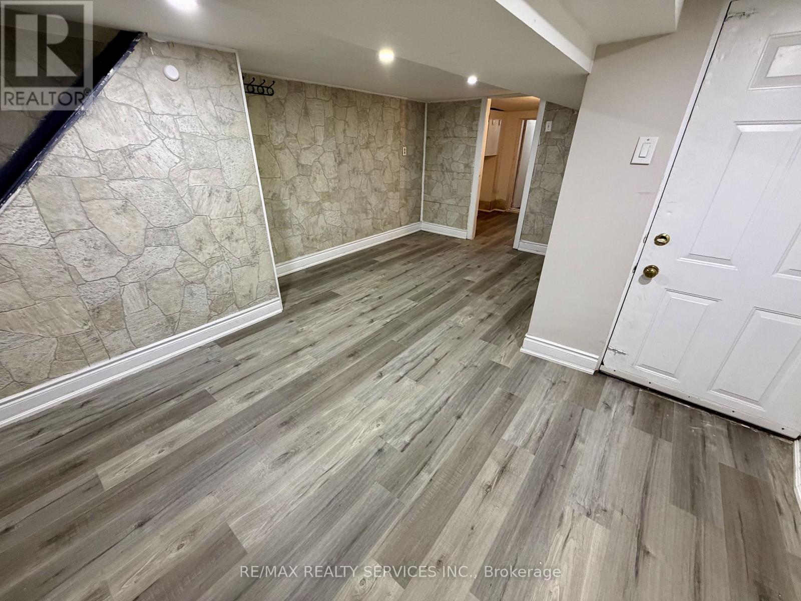 1147 DUFFERIN STREET - Image 39