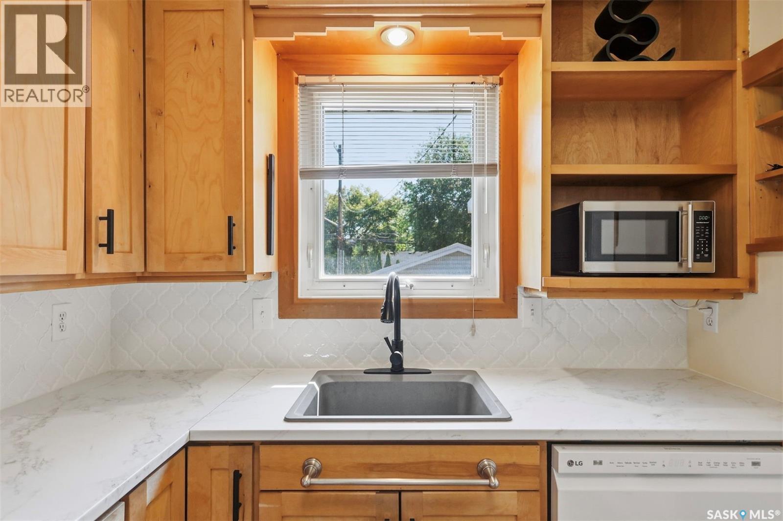 301 29th STREET W - Image 9