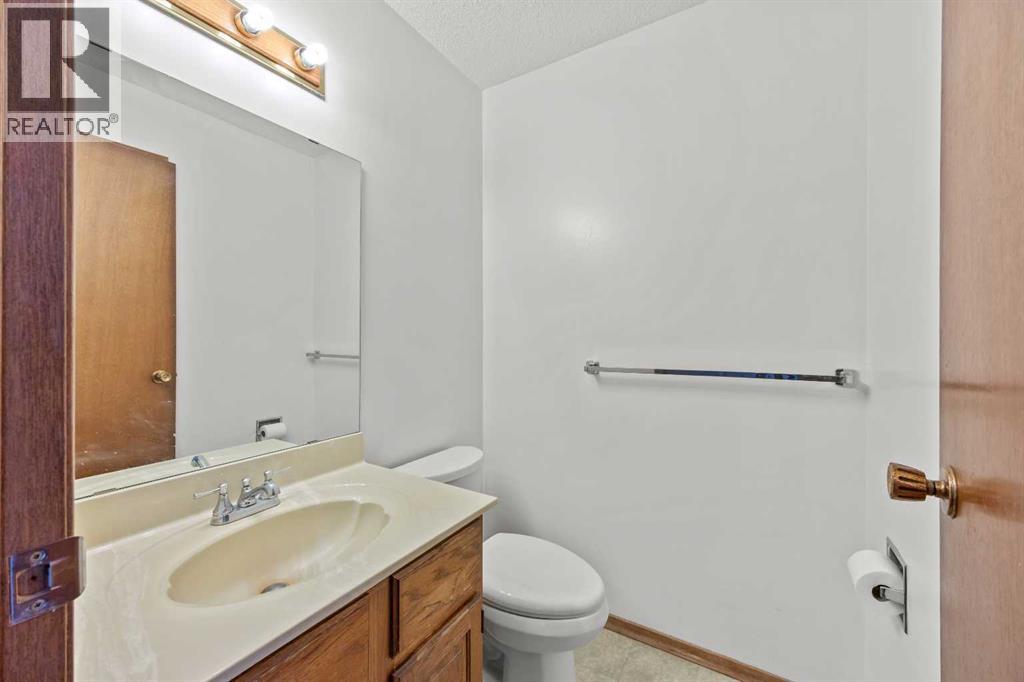 147 Whitlock Close NE - 23