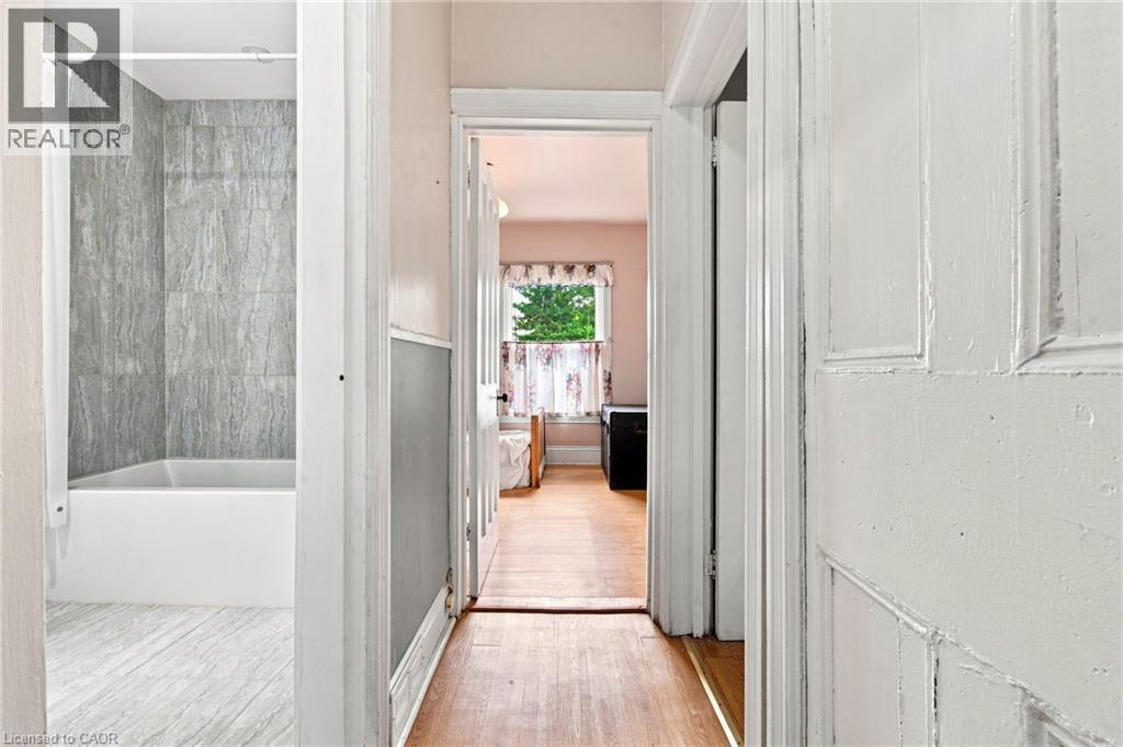 128 HESS Street N - Image 16