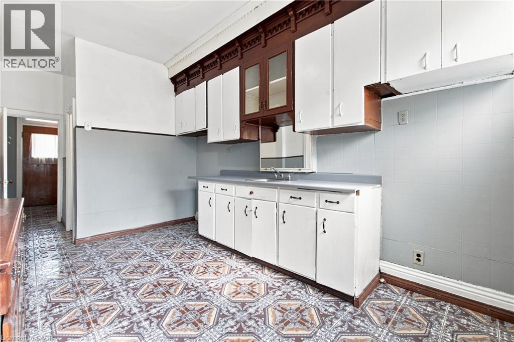 128 HESS Street N - Image 11