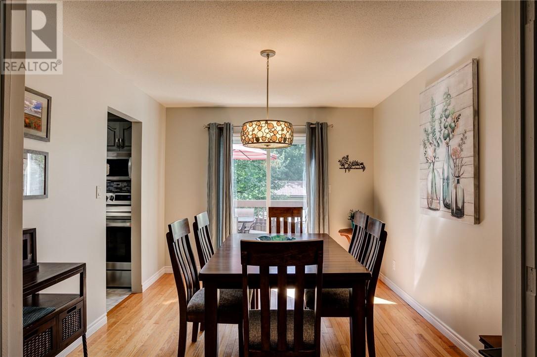 844 Windermere Crescent - 5