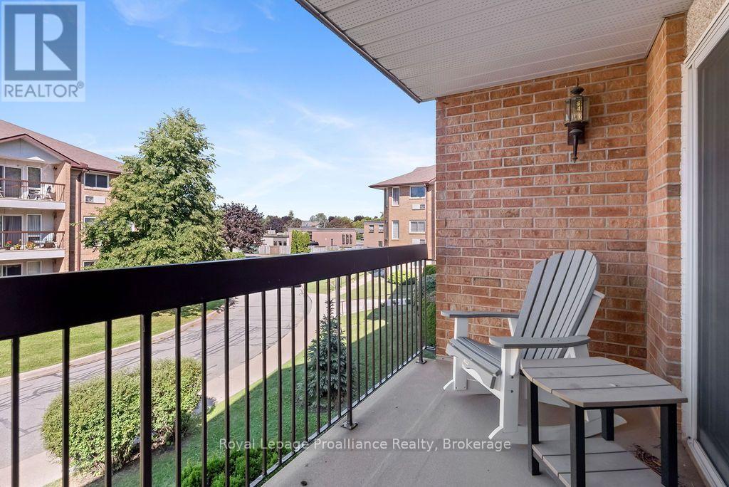 #208 54 TRIPP BOULEVARD - 28