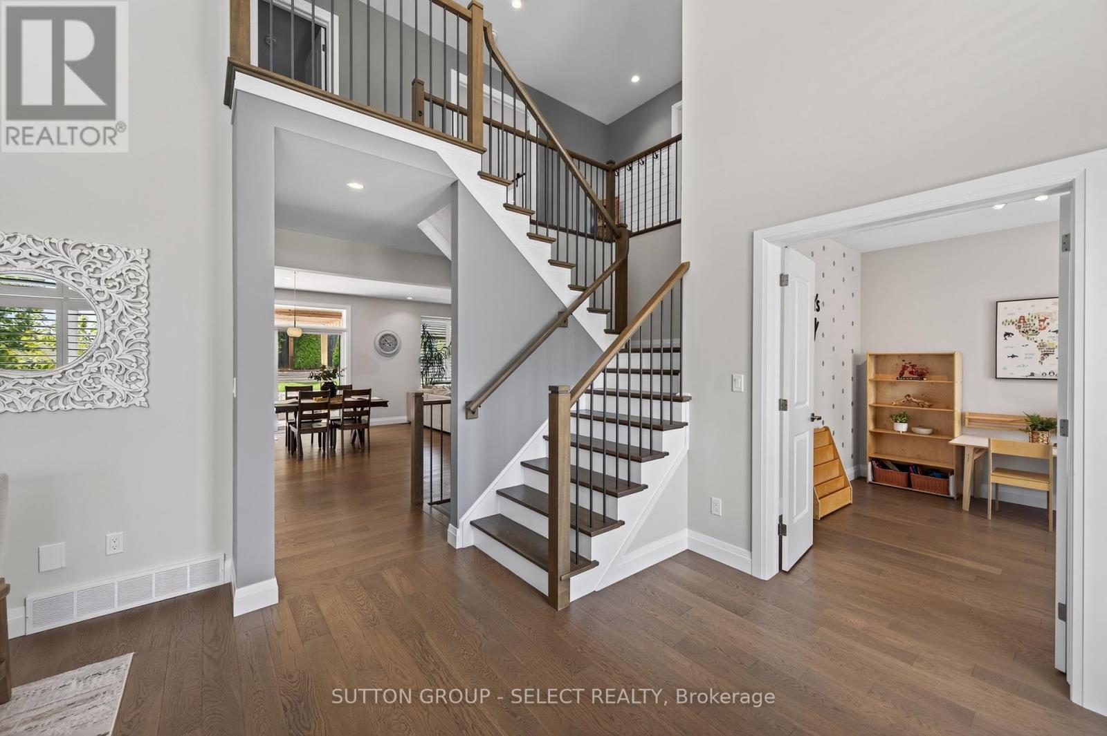 216 MARTIN DRIVE - Image 11