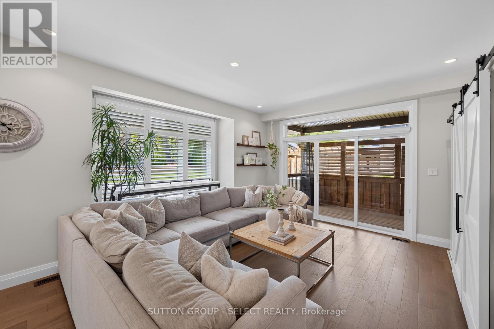 216 MARTIN DRIVE - Image 20