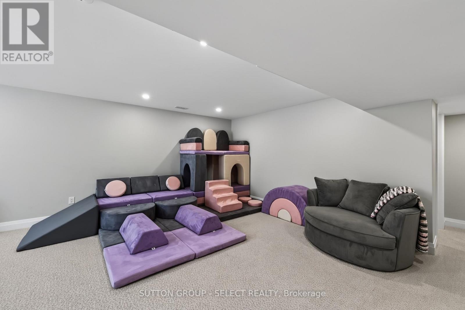 216 MARTIN DRIVE - Image 33