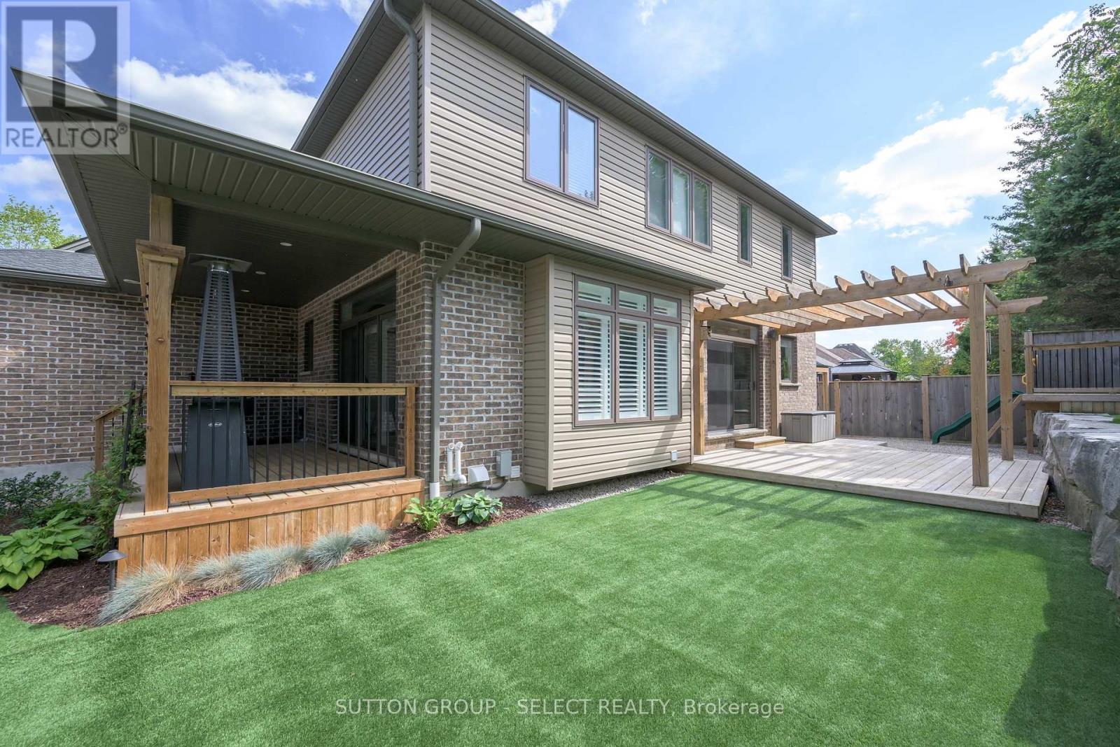 216 MARTIN DRIVE - Image 7