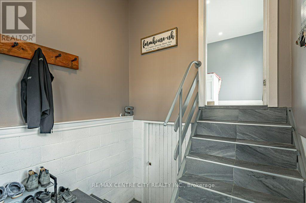 594443 HIGHWAY 59 ROAD - 19