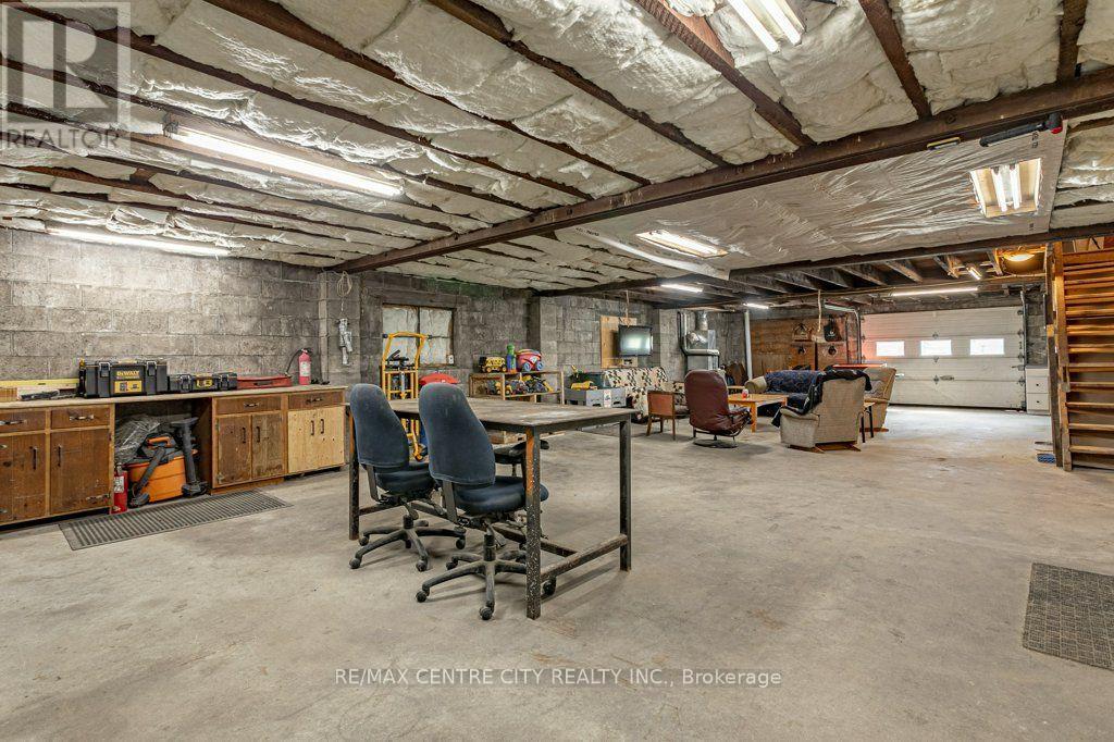 594443 HIGHWAY 59 ROAD - 25